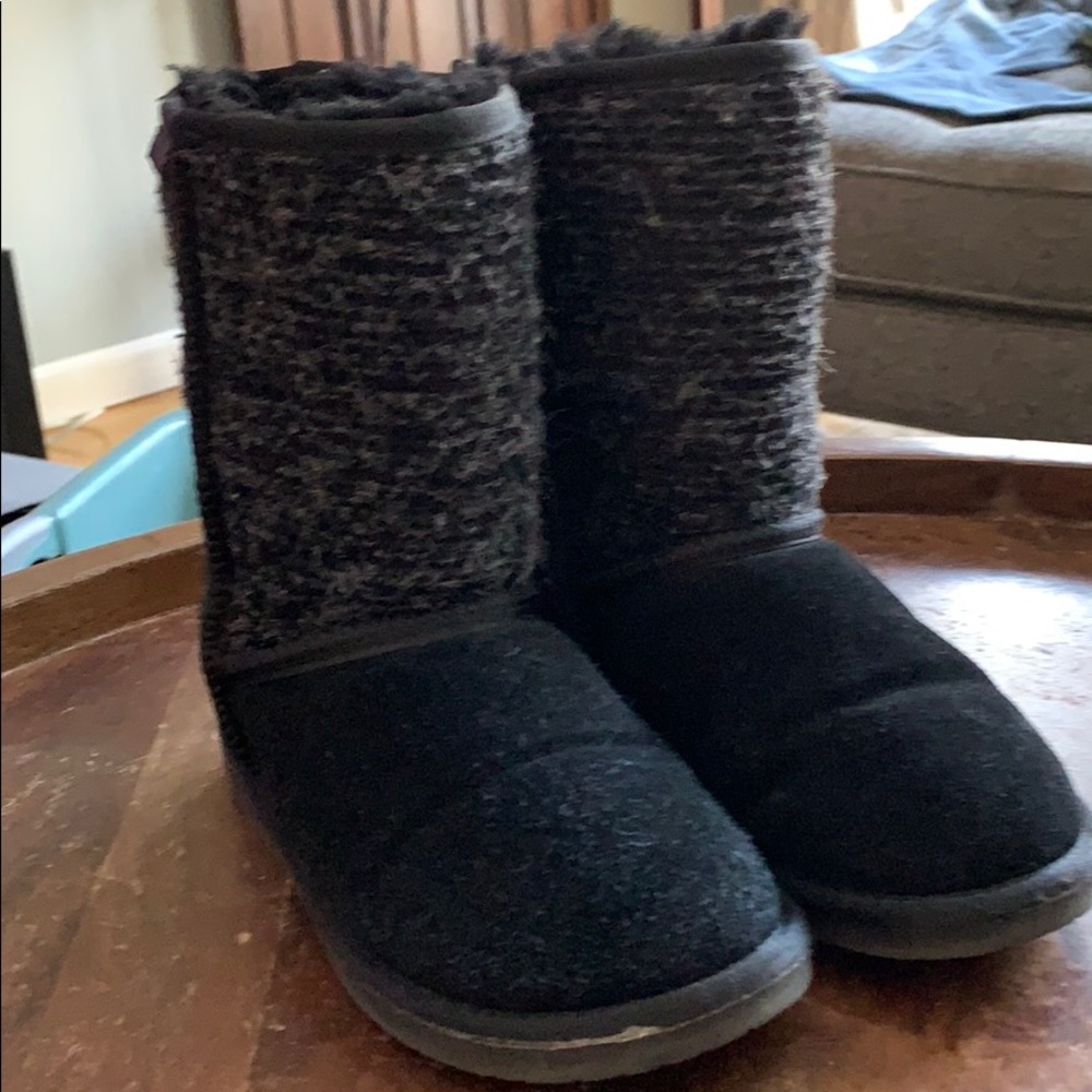 Woman’s size 8 Minnetonka boots